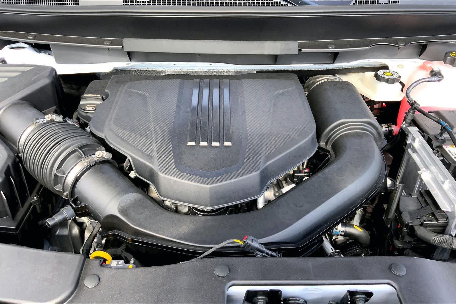 Used 2026 Chevrolet Traverse LT w/ Sun and Wheel Package FWD image 16