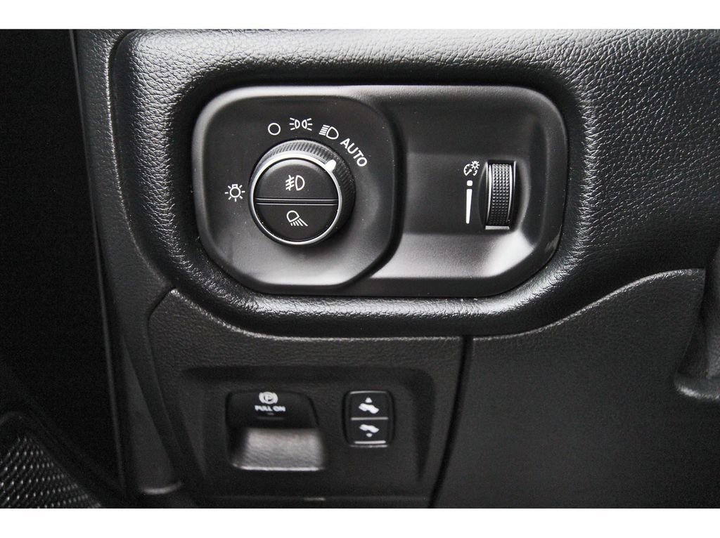 Used 2021 RAM 1500 Big Horn RWD image 19