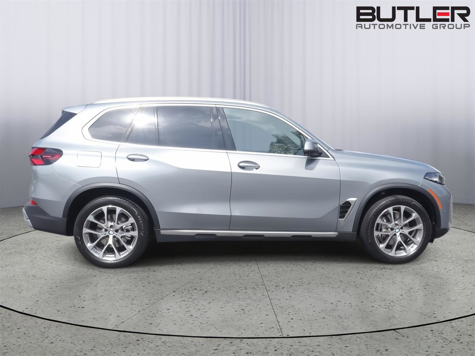 Used 2024 BMW X5 xDrive40i w/ Parking Assistance Package image 8