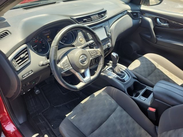 Used 2018 Nissan Rogue Sport SV w/ SV Technology Package FWD image 17