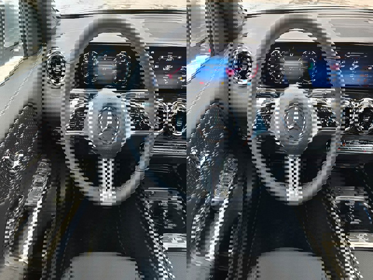 New 2026 Mercedes-Benz GLB 250 4MATIC image 32