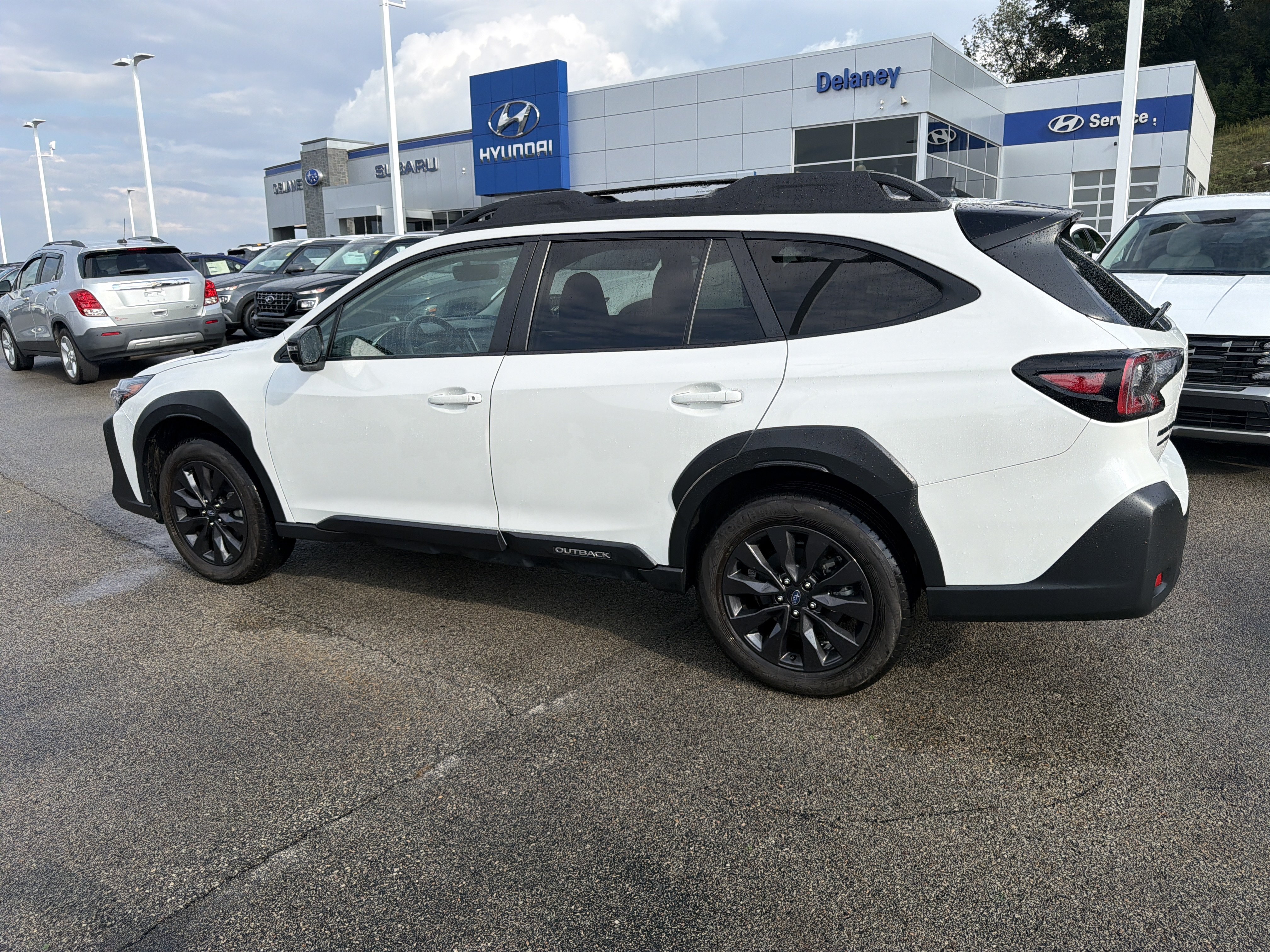 Used 2025 Subaru Outback Onyx Edition AWD/4WD image 9