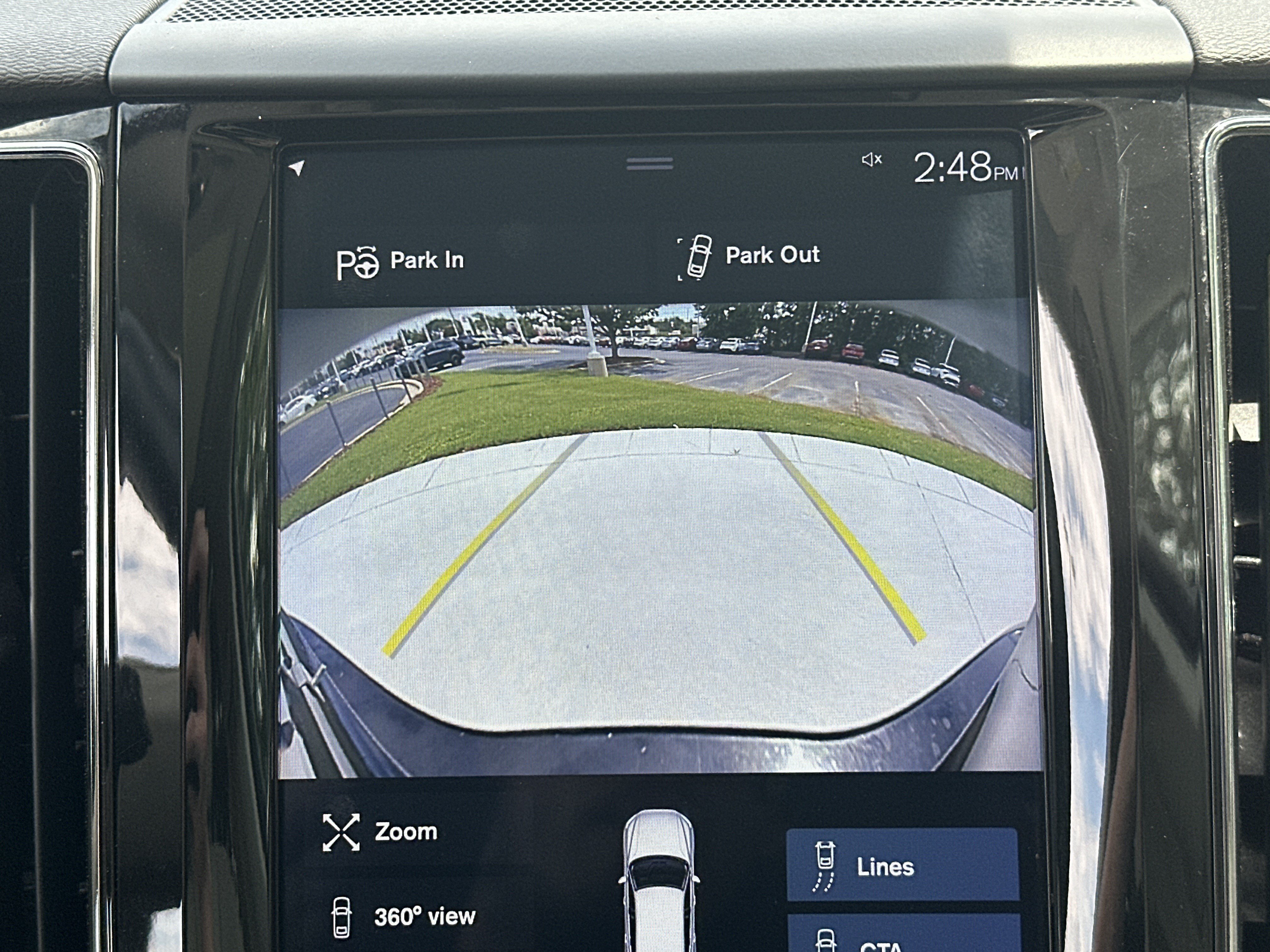 Used 2018 Volvo XC60 T6 Momentum w/ Convenience Package AWD/4WD image 25
