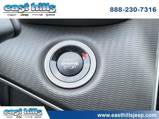 Used 2025 Jeep Grand Cherokee Altitude AWD/4WD image 27