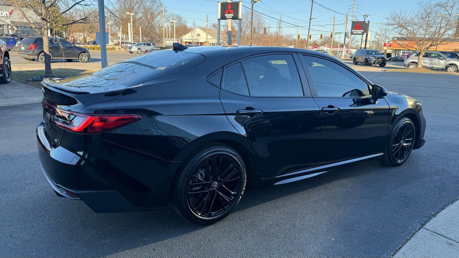 Used 2025 Toyota Camry SE image 7