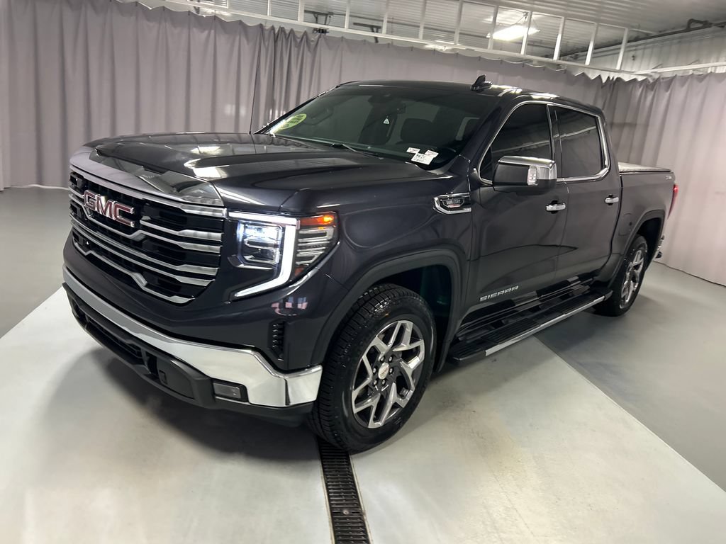 Used 2023 GMC Sierra 1500 SLT w/ SLT Premium Package AWD/4WD image 3