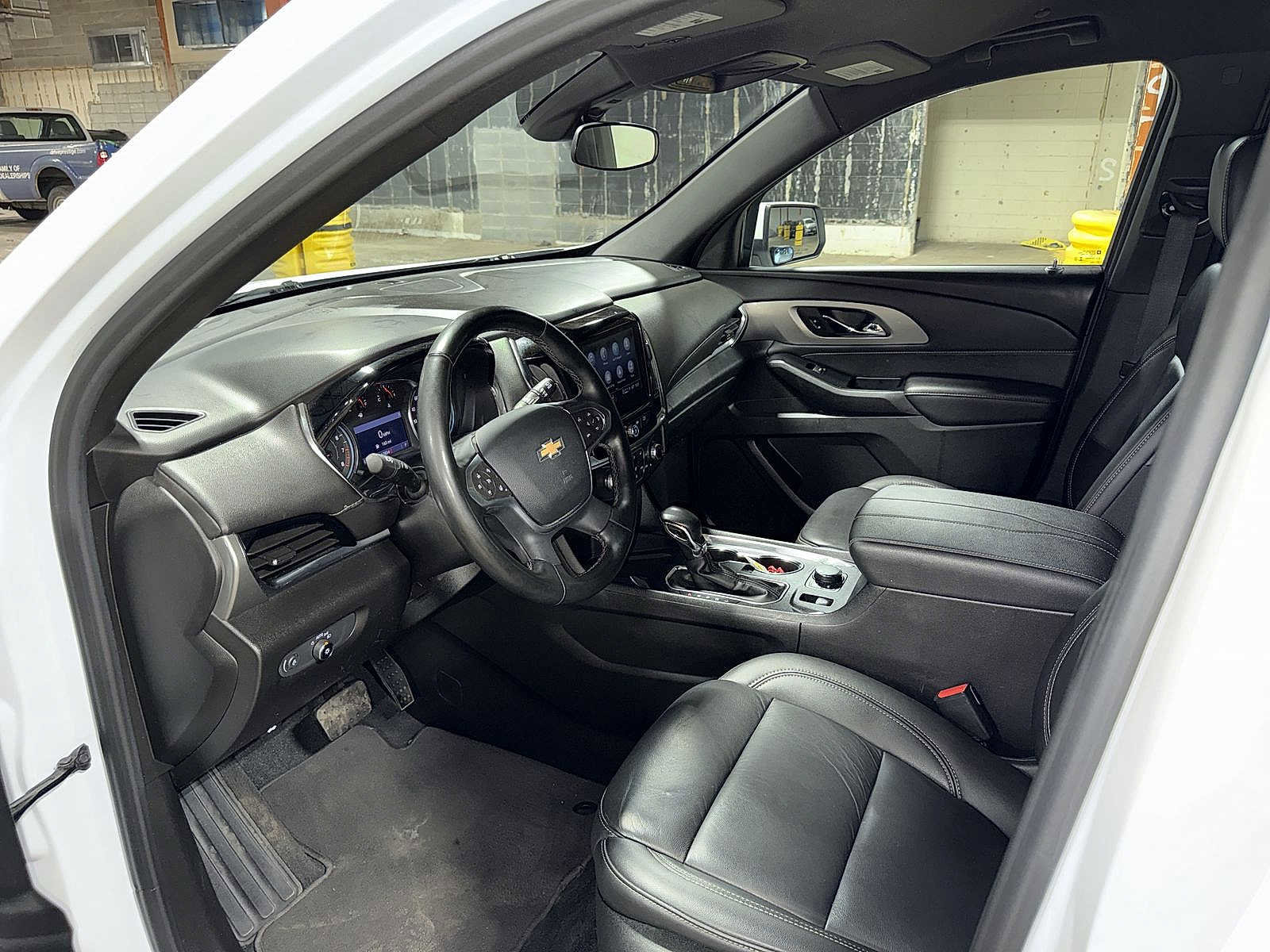Used 2023 Chevrolet Traverse LT FWD image 29