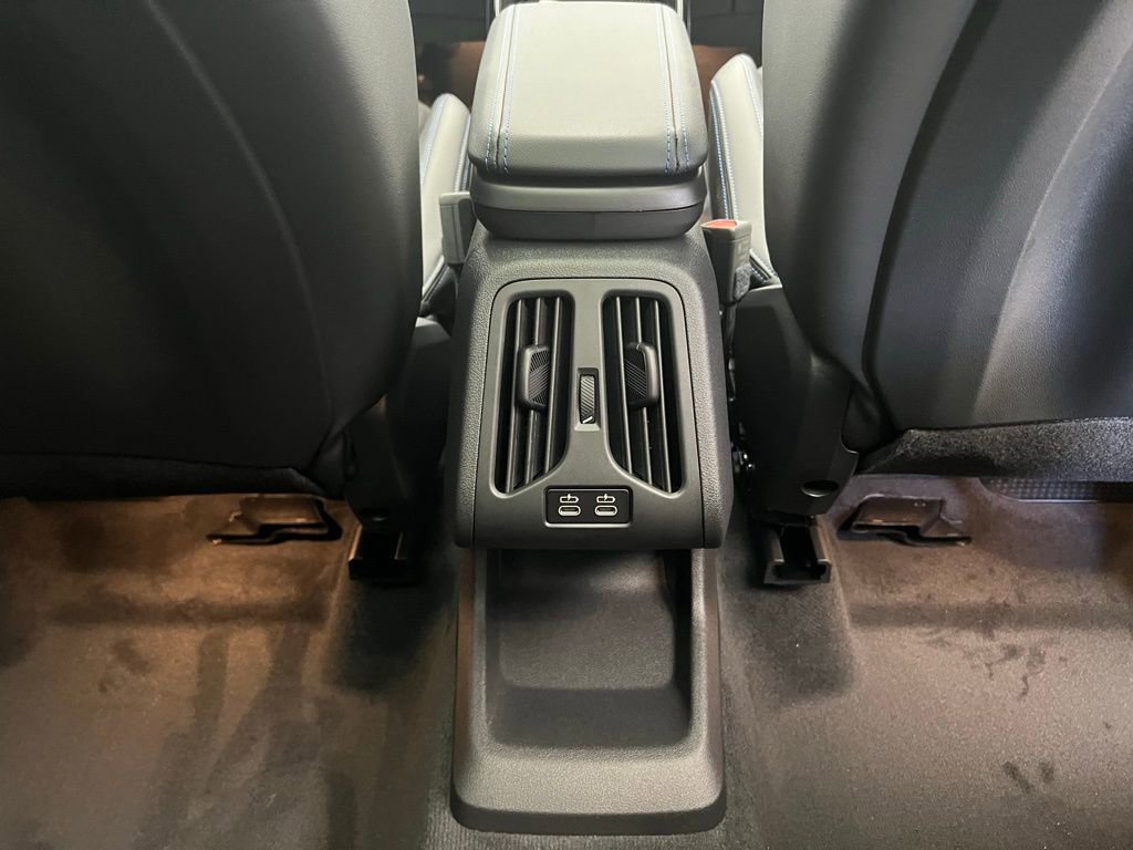 Used 2026 BMW X1 M35i w/ Technology Package image 9