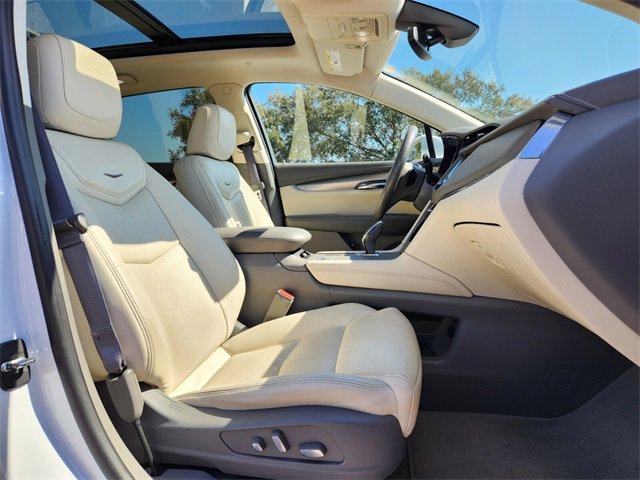 Used 2017 Cadillac XT5 Luxury w/ Driver Awareness Package image 16