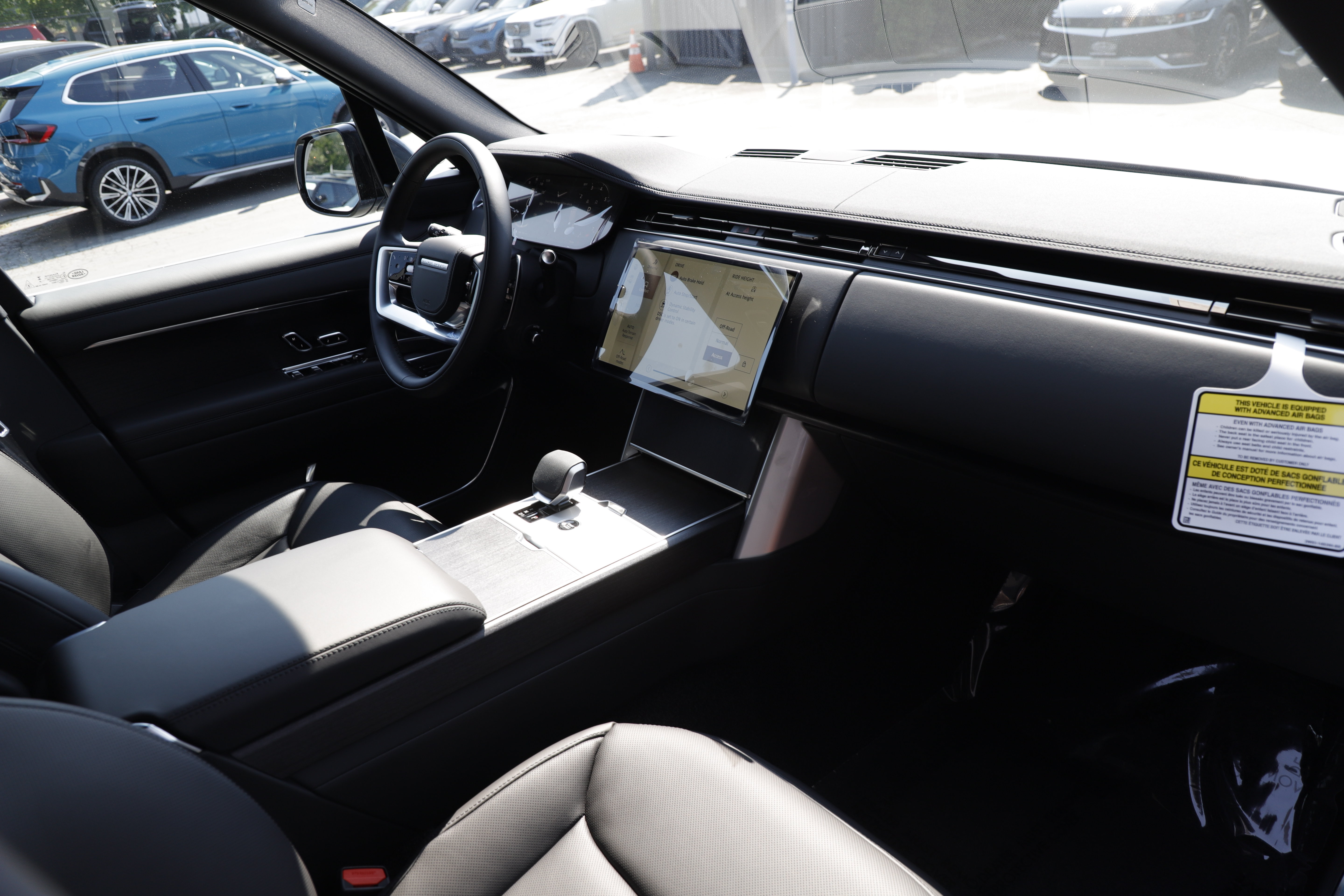 New 2026 Land Rover Range Rover Long Wheelbase SE AWD/4WD image 13