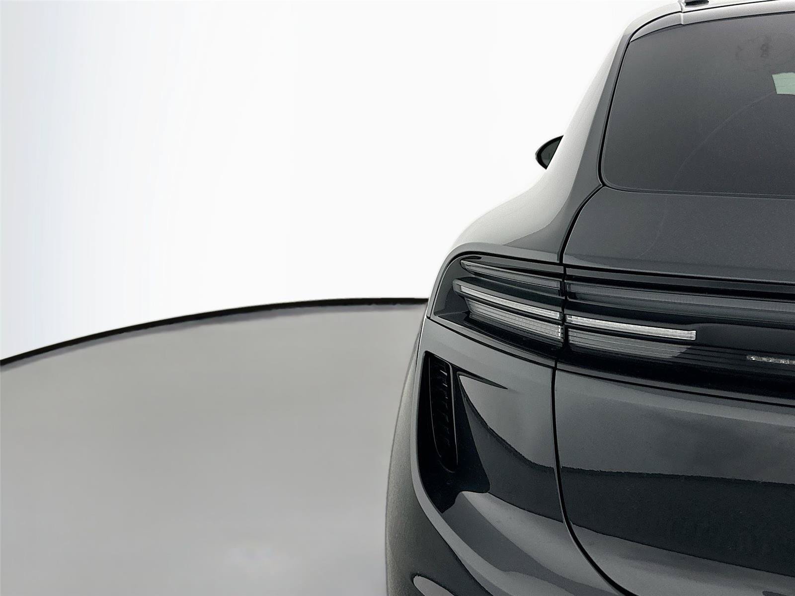 Certified 2024 Porsche Macan Turbo Electric AWD/4WD image 16