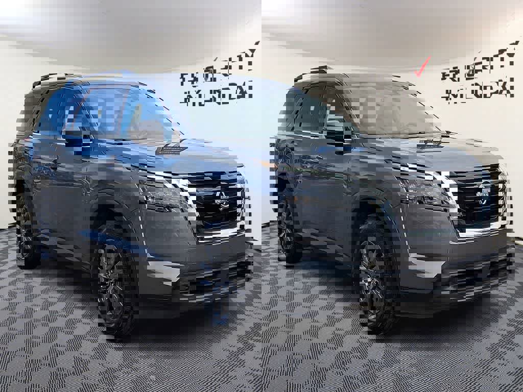 Used 2025 Nissan Pathfinder SV image 3