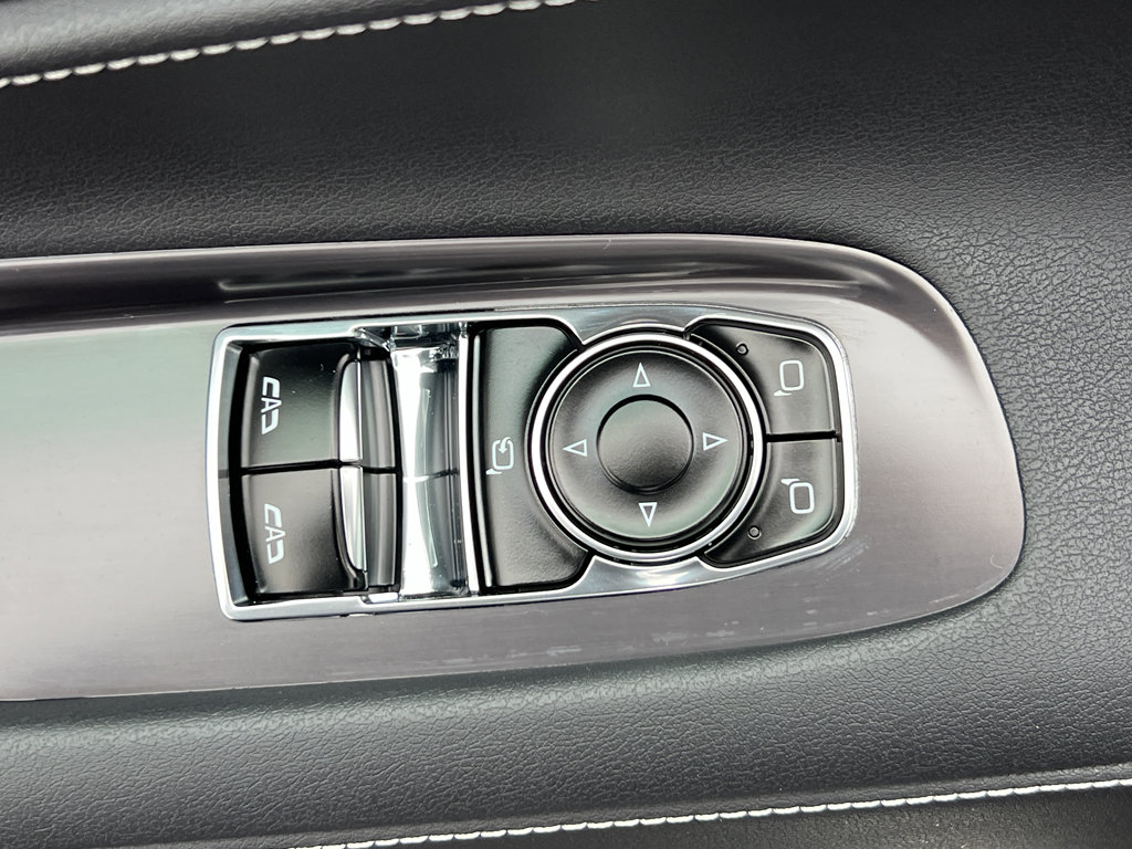 Used 2024 Chevrolet Corvette Stingray Preferred Cpe w/ Stealth Interior Trim Package image 14