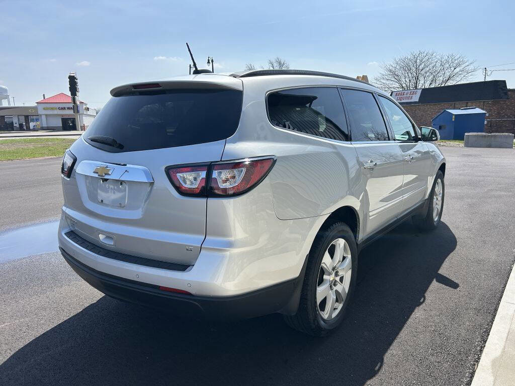 Used 2017 Chevrolet Traverse LT w/ Traveler's Package image 5