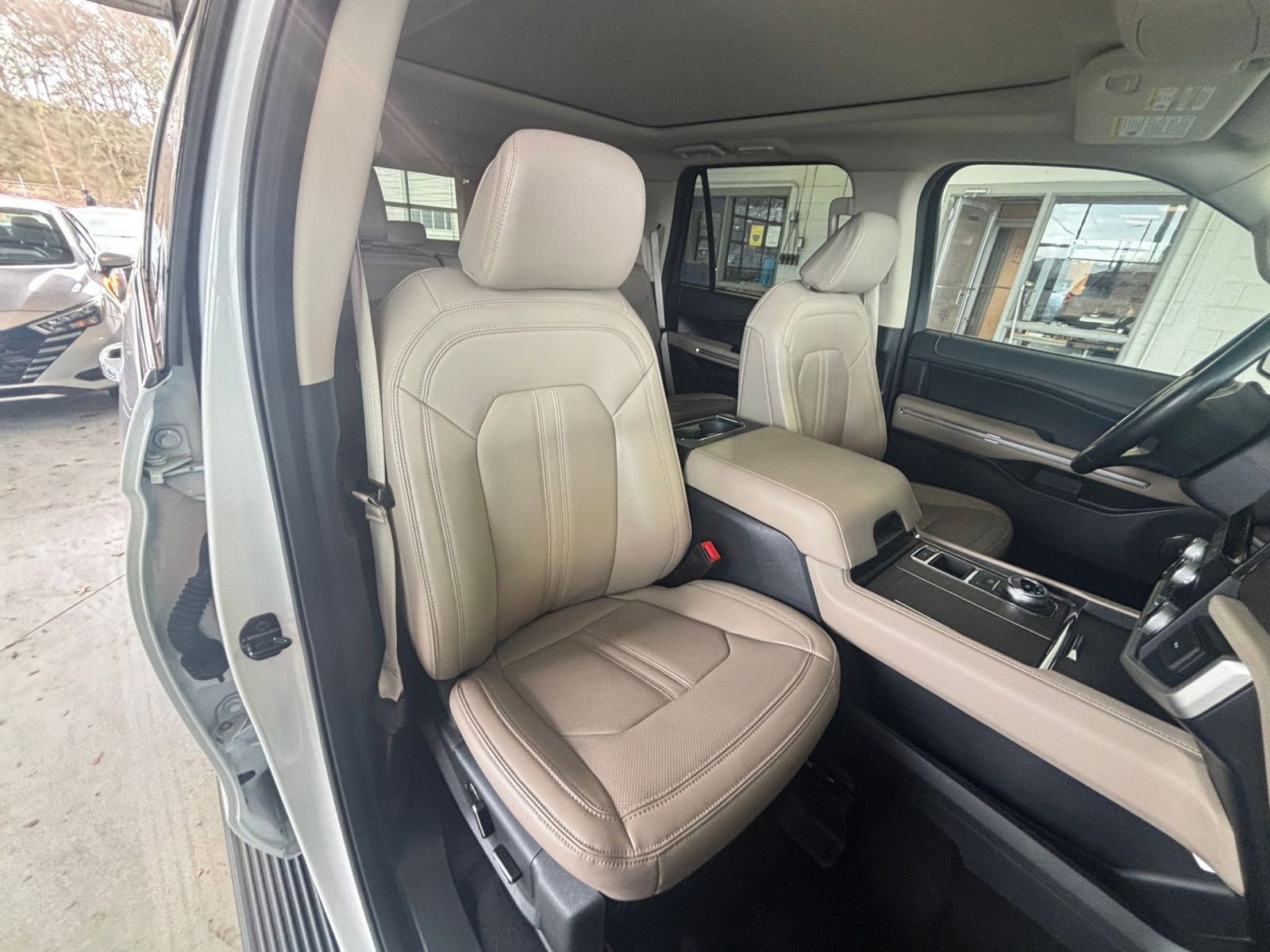 Used 2024 Ford Expedition Limited RWD image 42