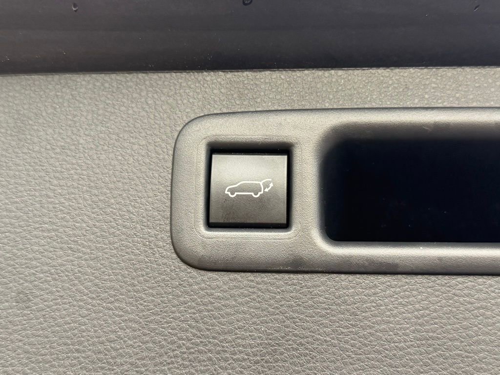 Used 2024 Toyota Highlander LE image 34
