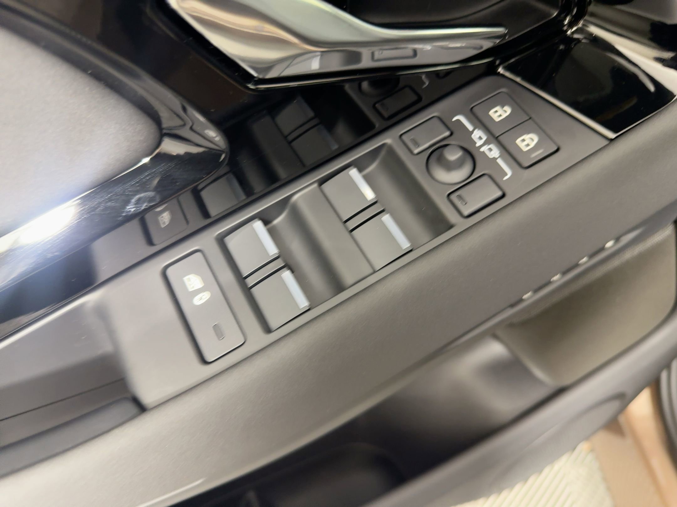 New 2026 Land Rover Range Rover Evoque Dynamic SE AWD/4WD image 12