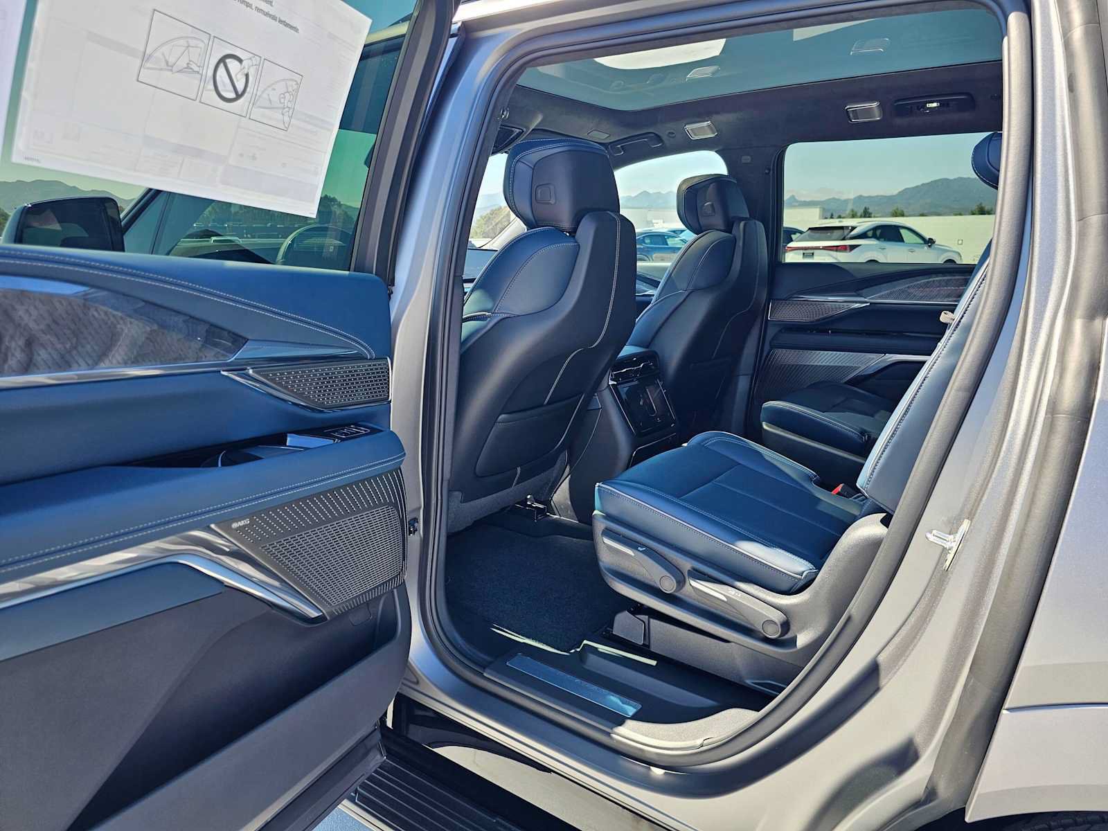New 2026 Cadillac Escalade IQL Sport 2 w/ LPO, ONYX Package AWD/4WD image 19