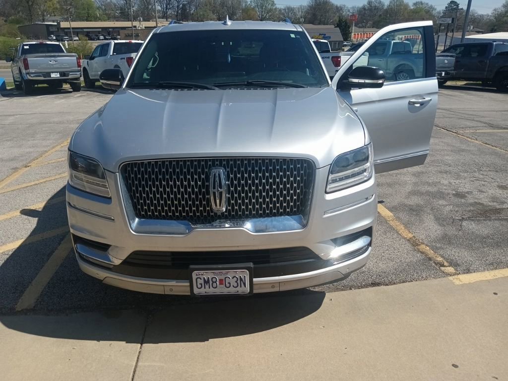 Used 2019 Lincoln Navigator Select image 1
