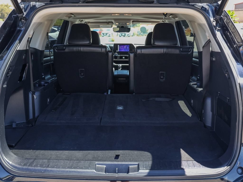 Used 2023 Toyota Highlander XLE FWD image 16