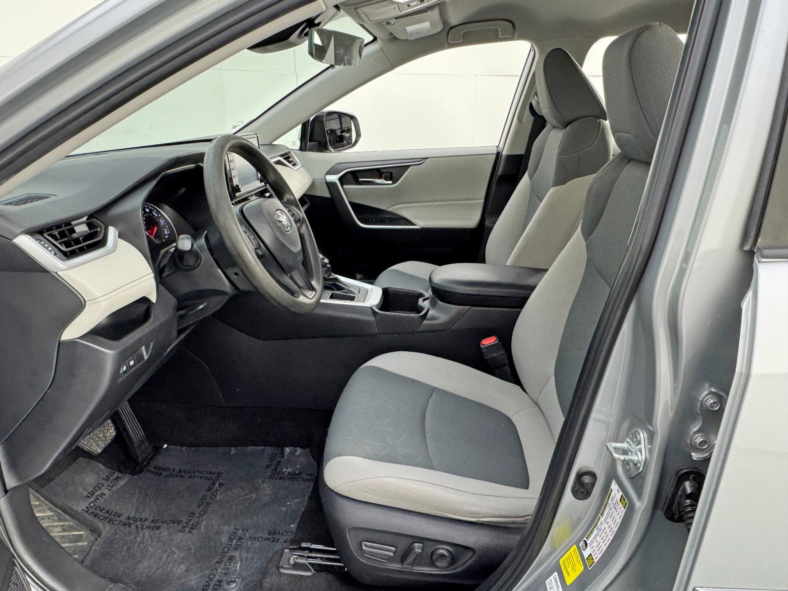 Used 2022 Toyota RAV4 XLE image 15