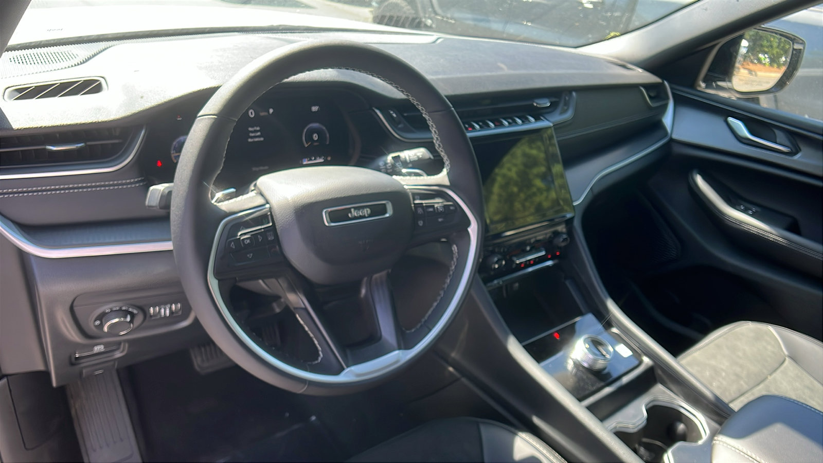 New 2025 Jeep Grand Cherokee 4WD image 23