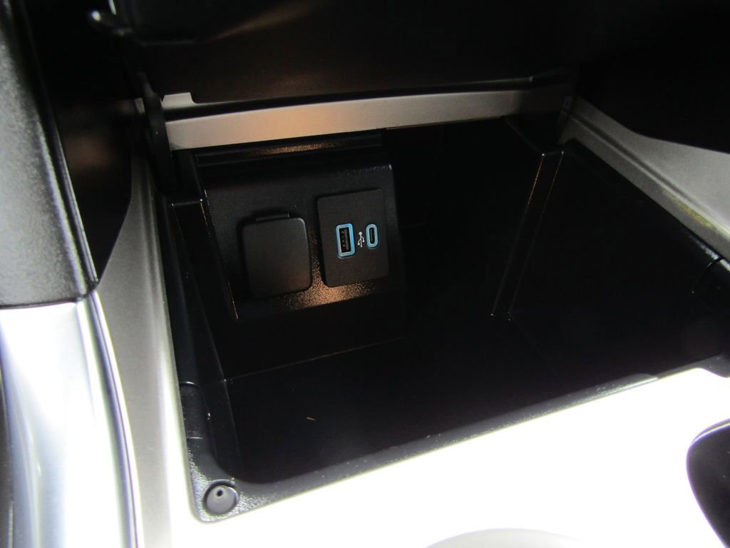 Used 2024 Ford Explorer XLT w/ Equipment Group 202A AWD/4WD image 33