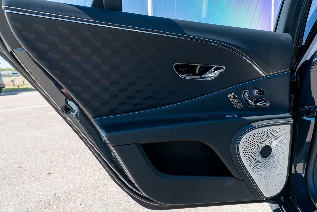 New 2025 Bentley Flying Spur Plug-In Hybrid image 36