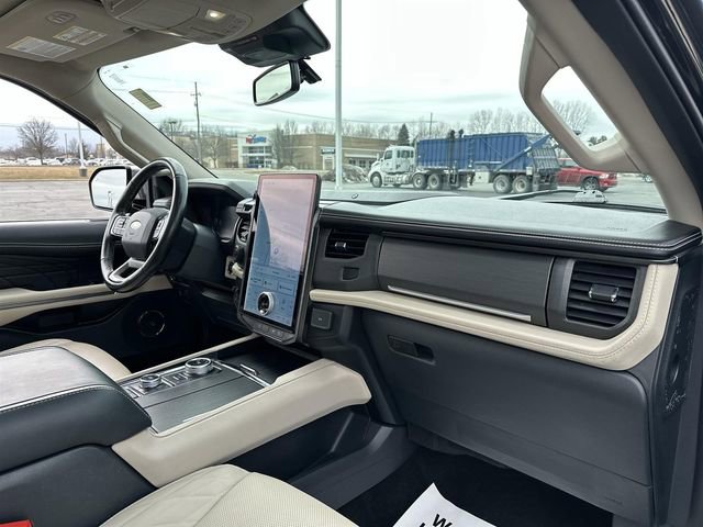 Used 2023 Ford Expedition Platinum AWD/4WD image 30