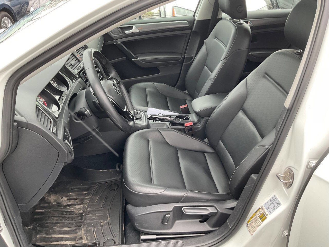 Used 2021 Volkswagen Golf 4-Door image 12