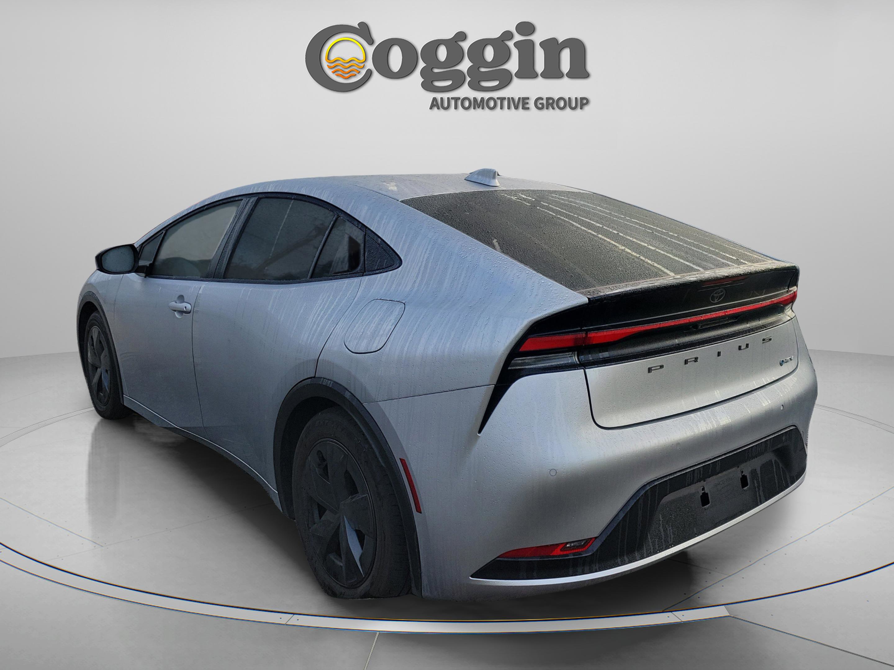 Used 2023 Toyota Prius LE image 2