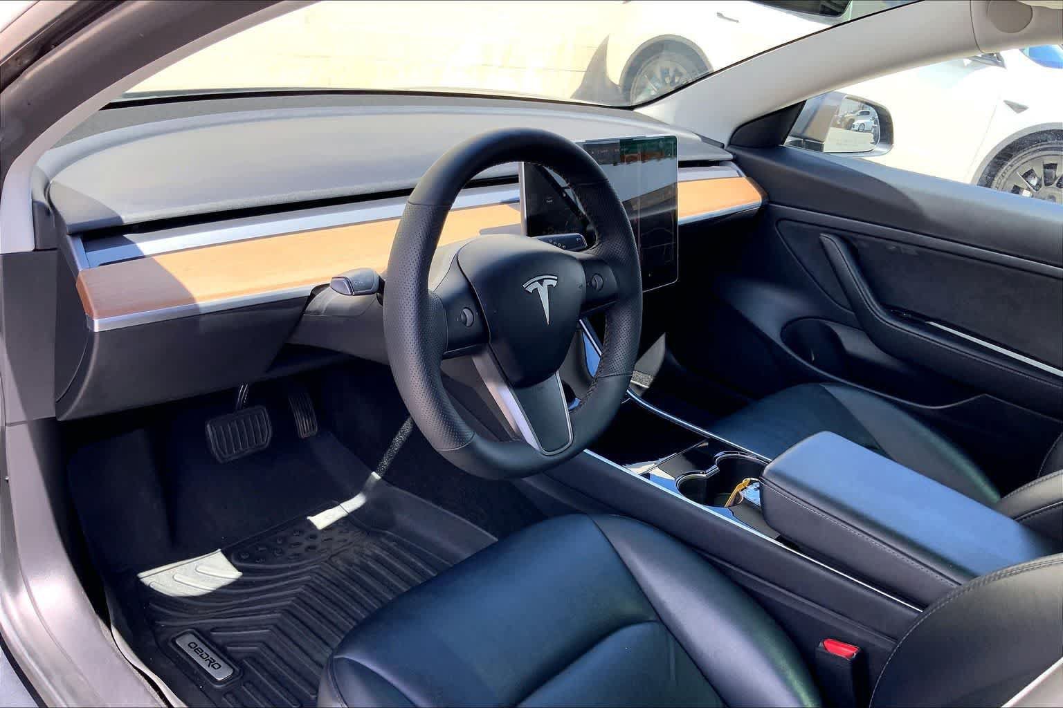 Used 2020 Tesla Model 3 Standard Range Plus RWD image 2