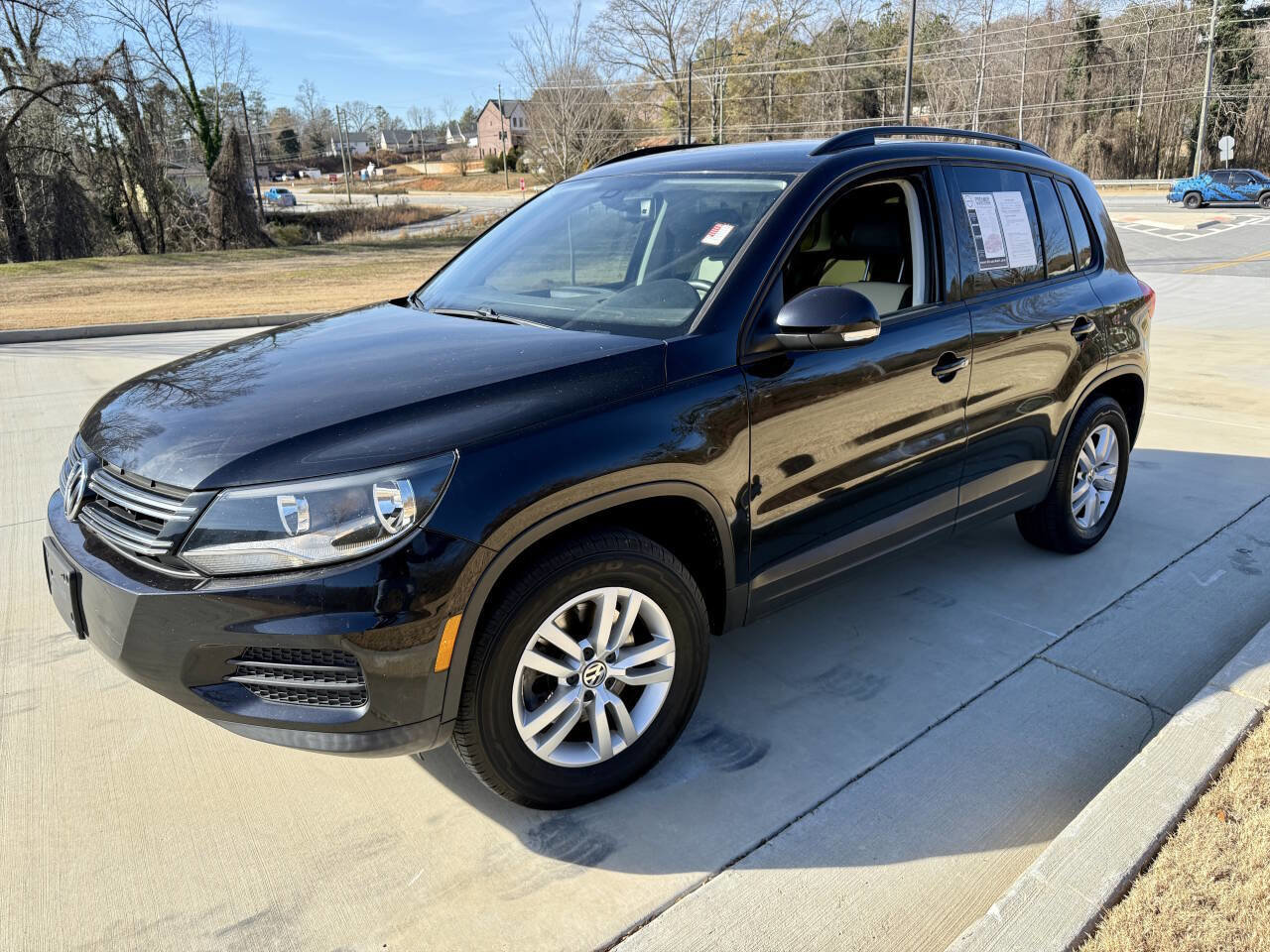 Used 2017 Volkswagen Tiguan S image 1