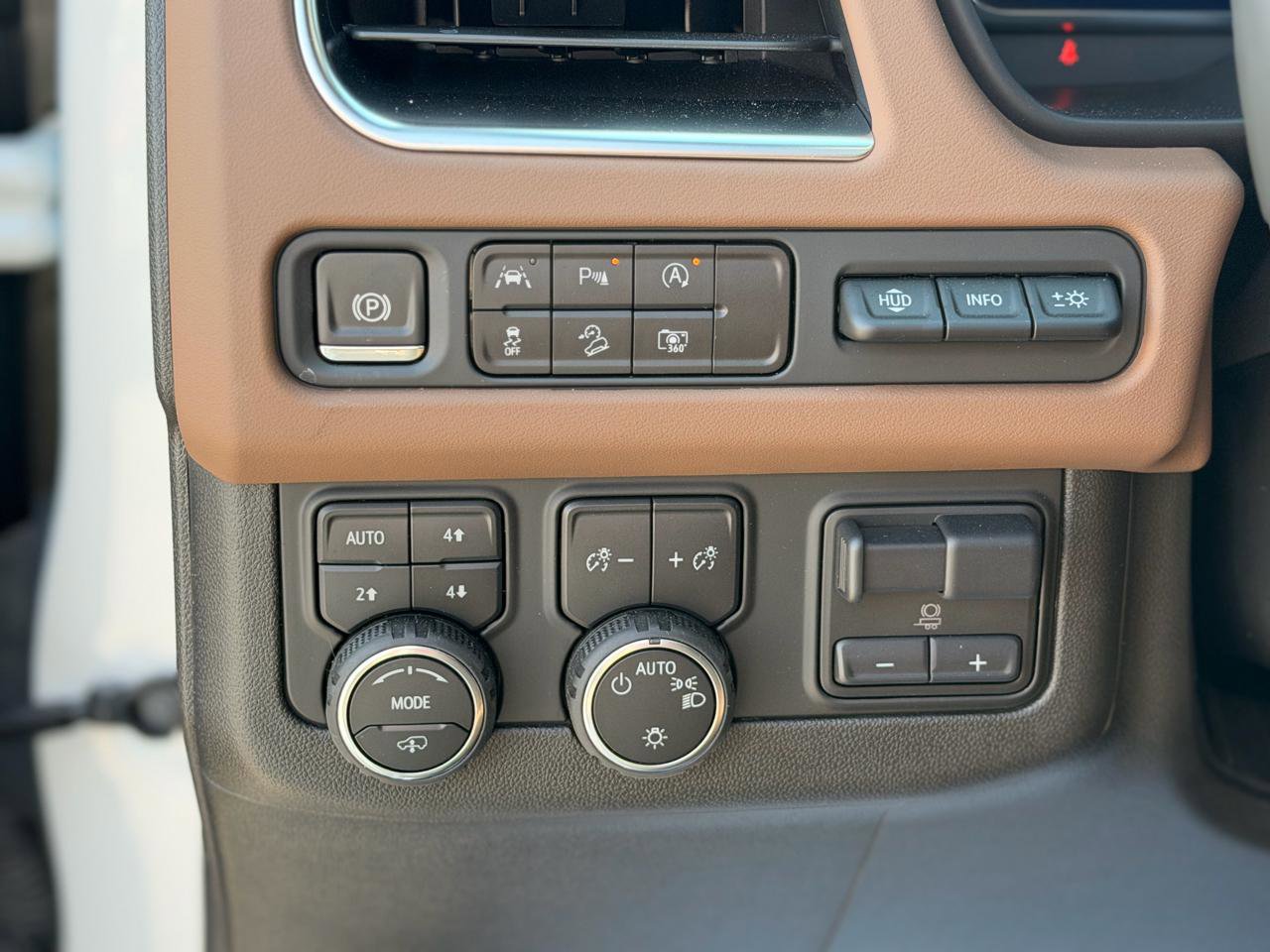 Used 2024 Chevrolet Tahoe High Country AWD/4WD image 10