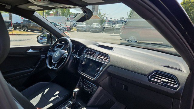 Used 2021 Volkswagen Tiguan SE R-Line FWD image 29