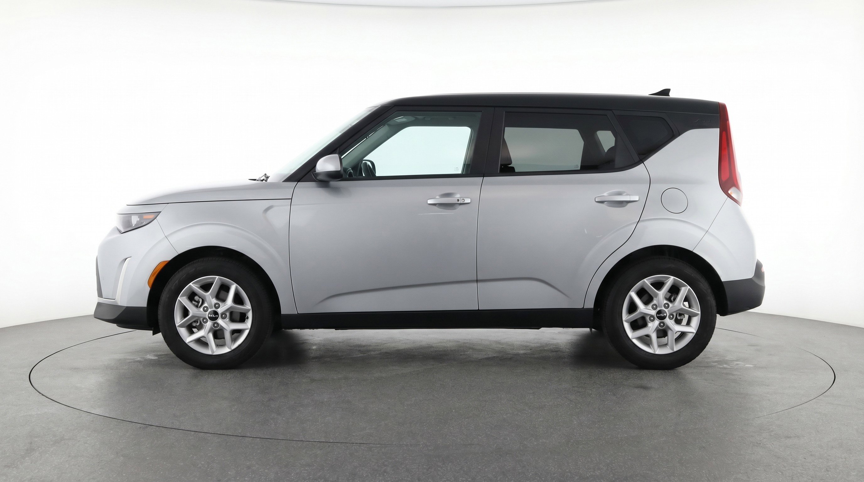 Used 2025 Kia Soul LX w/ LX Technology Package image 5
