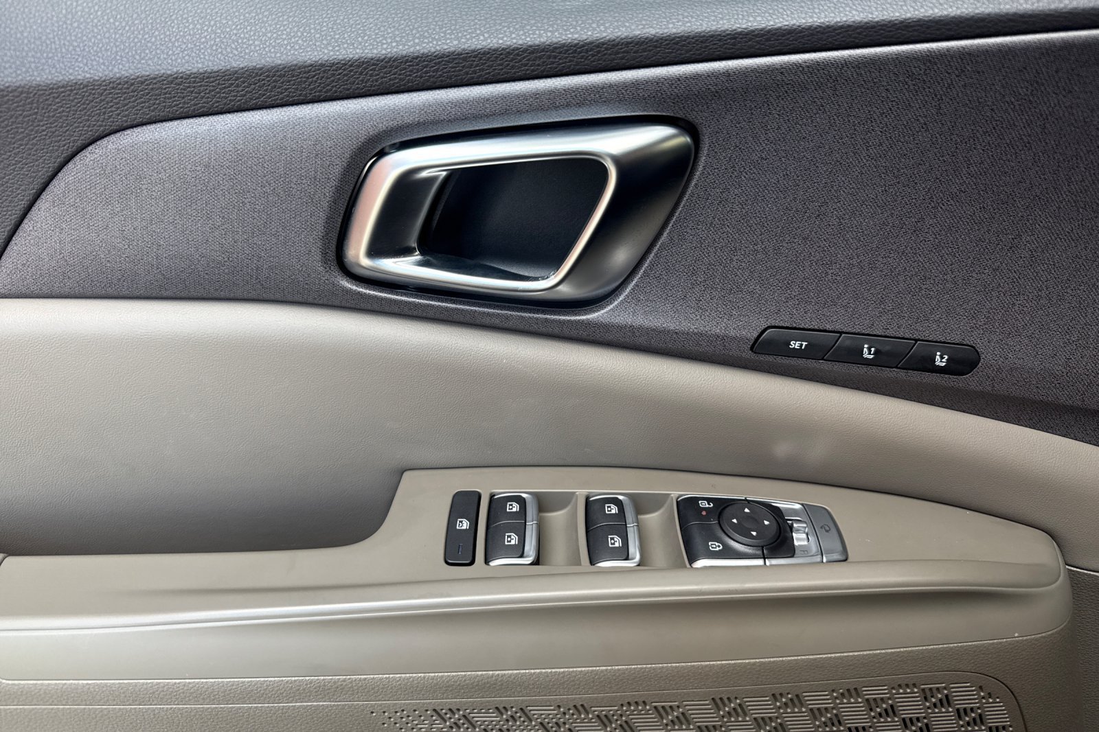 Used 2026 Kia Carnival EX FWD image 11