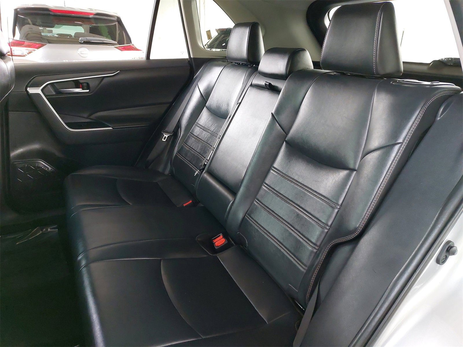 Used 2021 Toyota RAV4 XLE Premium image 14