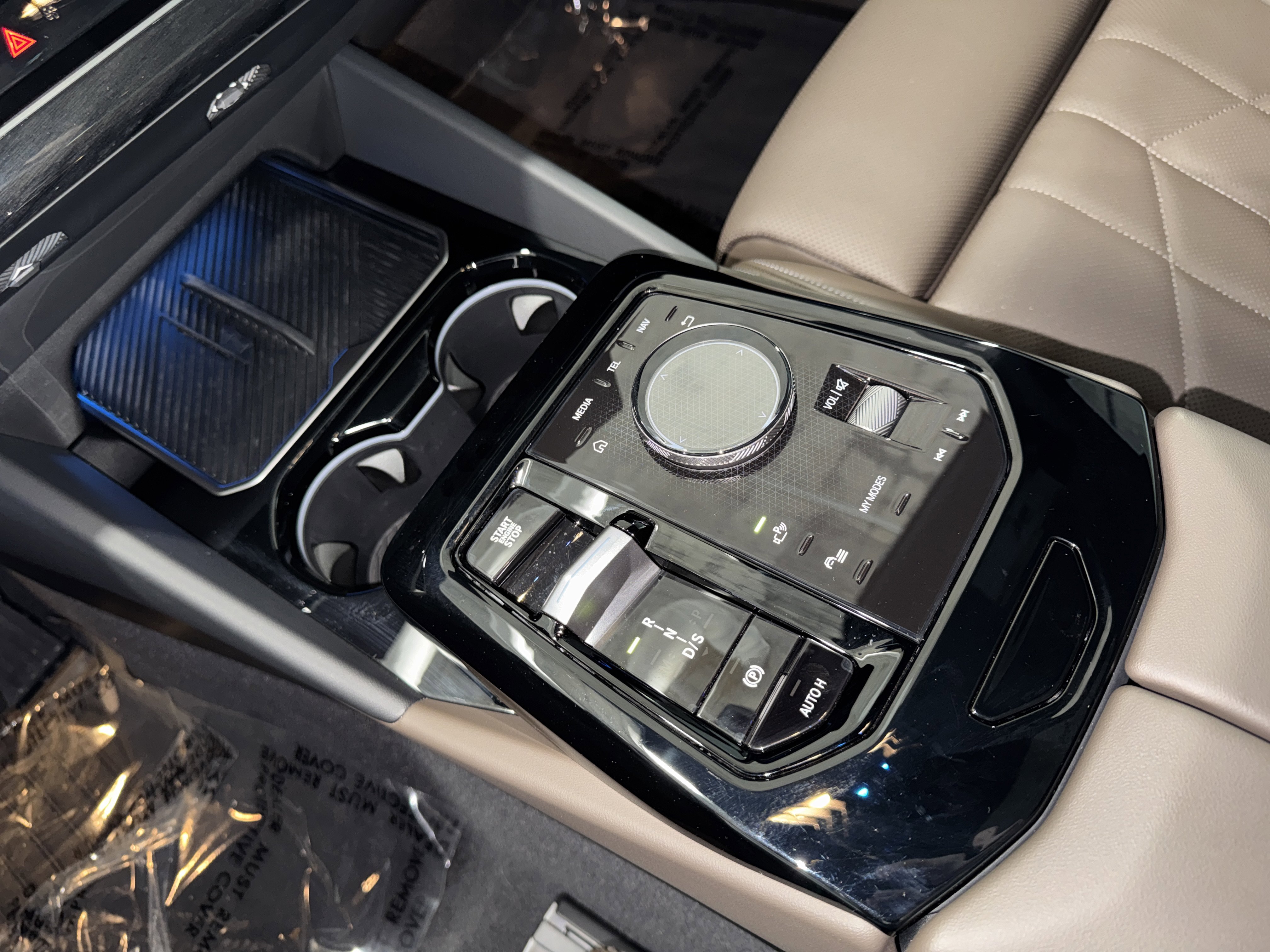 Used 2024 BMW 530i w/ Premium Package RWD image 28