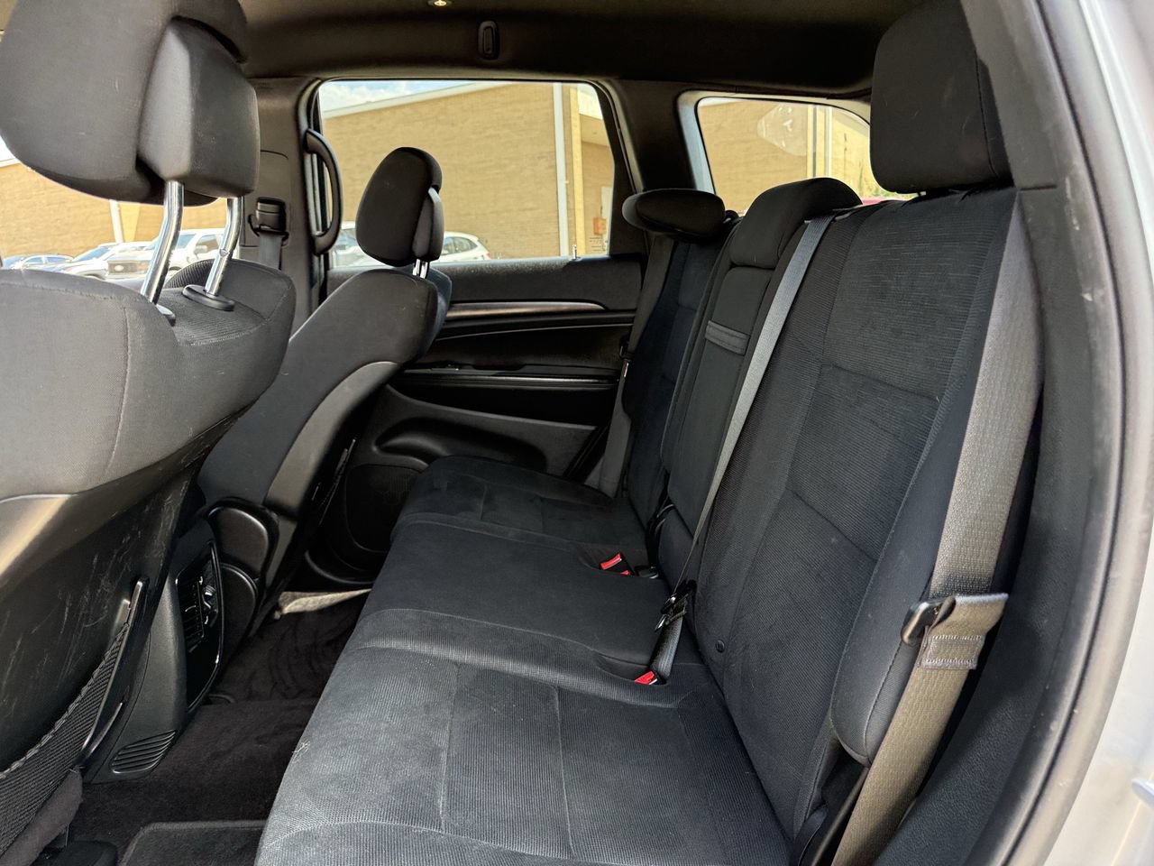Used 2017 Jeep Grand Cherokee Laredo RWD image 26