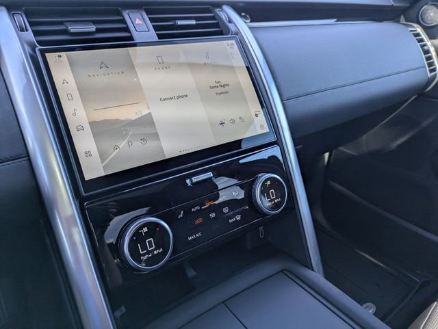 New 2026 Land Rover Discovery S image 11