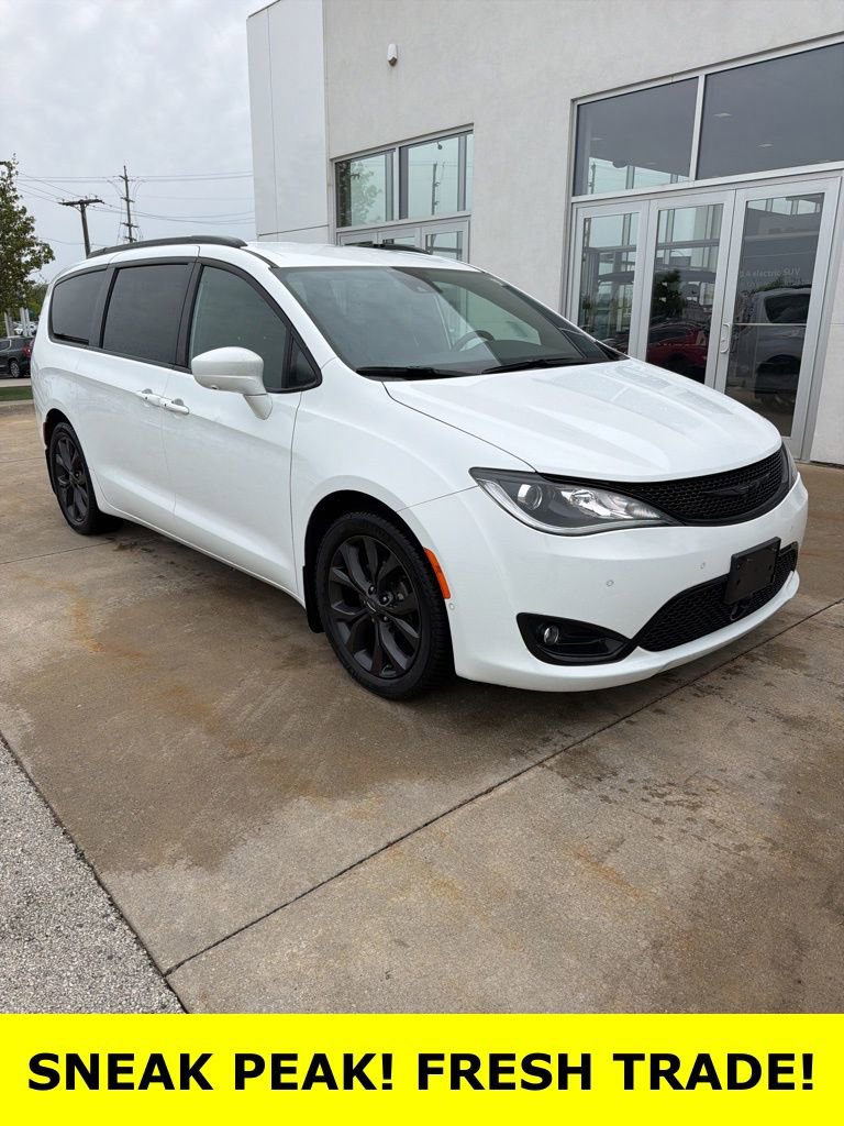 Used 2020 Chrysler Pacifica Touring-L Plus FWD image 1