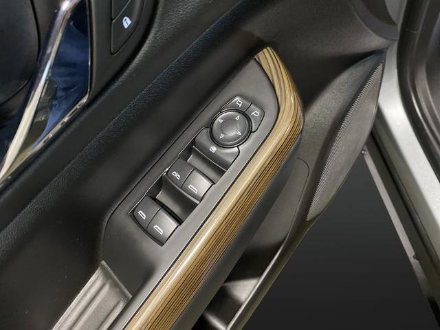 Used 2023 GMC Acadia SLE image 19