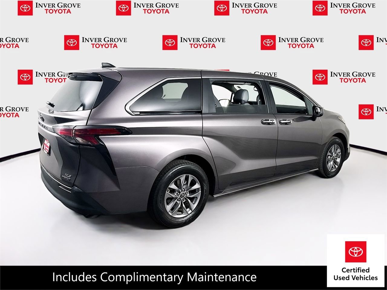 Certified 2022 Toyota Sienna XLE image 5