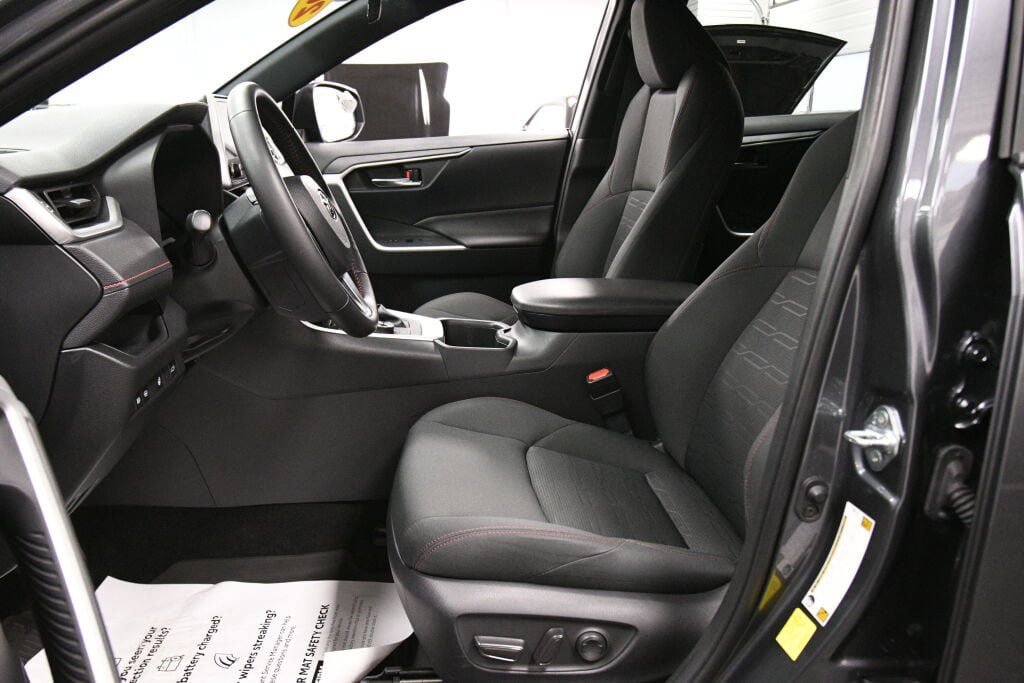 Used 2023 Toyota RAV4 SE w/ Weather & Moonroof Package AWD/4WD image 9