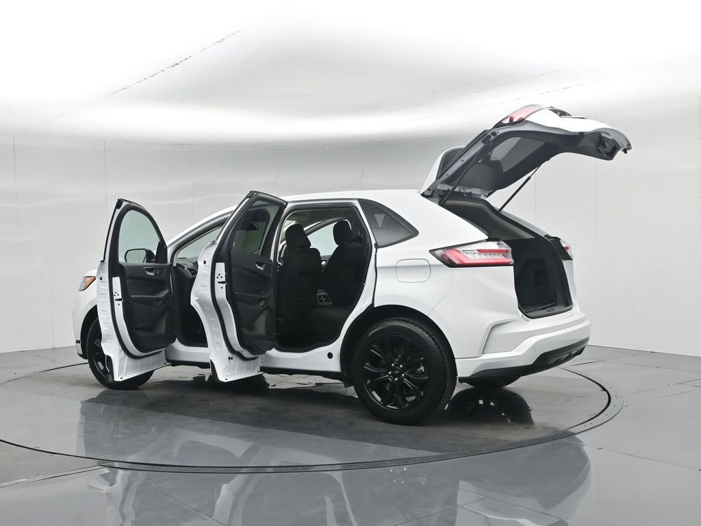 Used 2024 Ford Edge SE w/ Black Appearance Package image 37