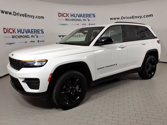 Used 2023 Jeep Grand Cherokee Altitude AWD/4WD image 1