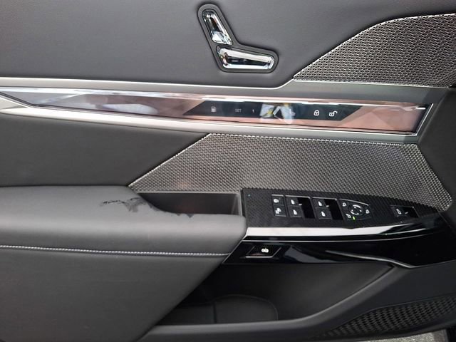 New 2026 BMW 750e xDrive w/ Executive Package image 10