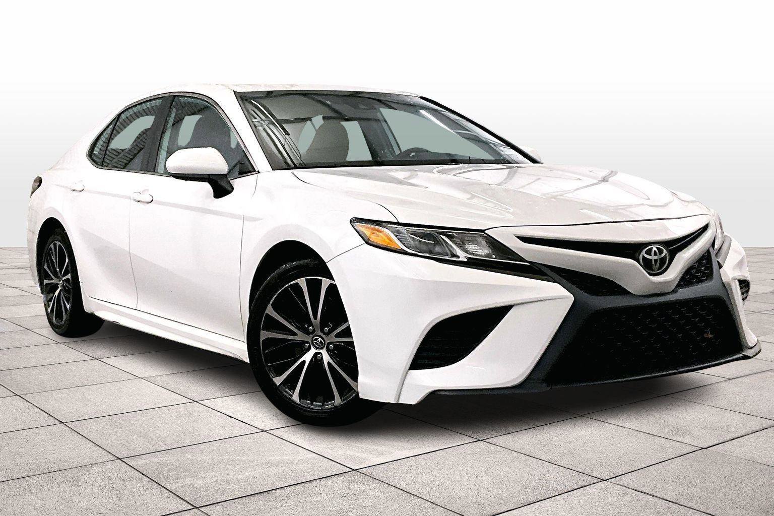 Used 2019 Toyota Camry SE image 2
