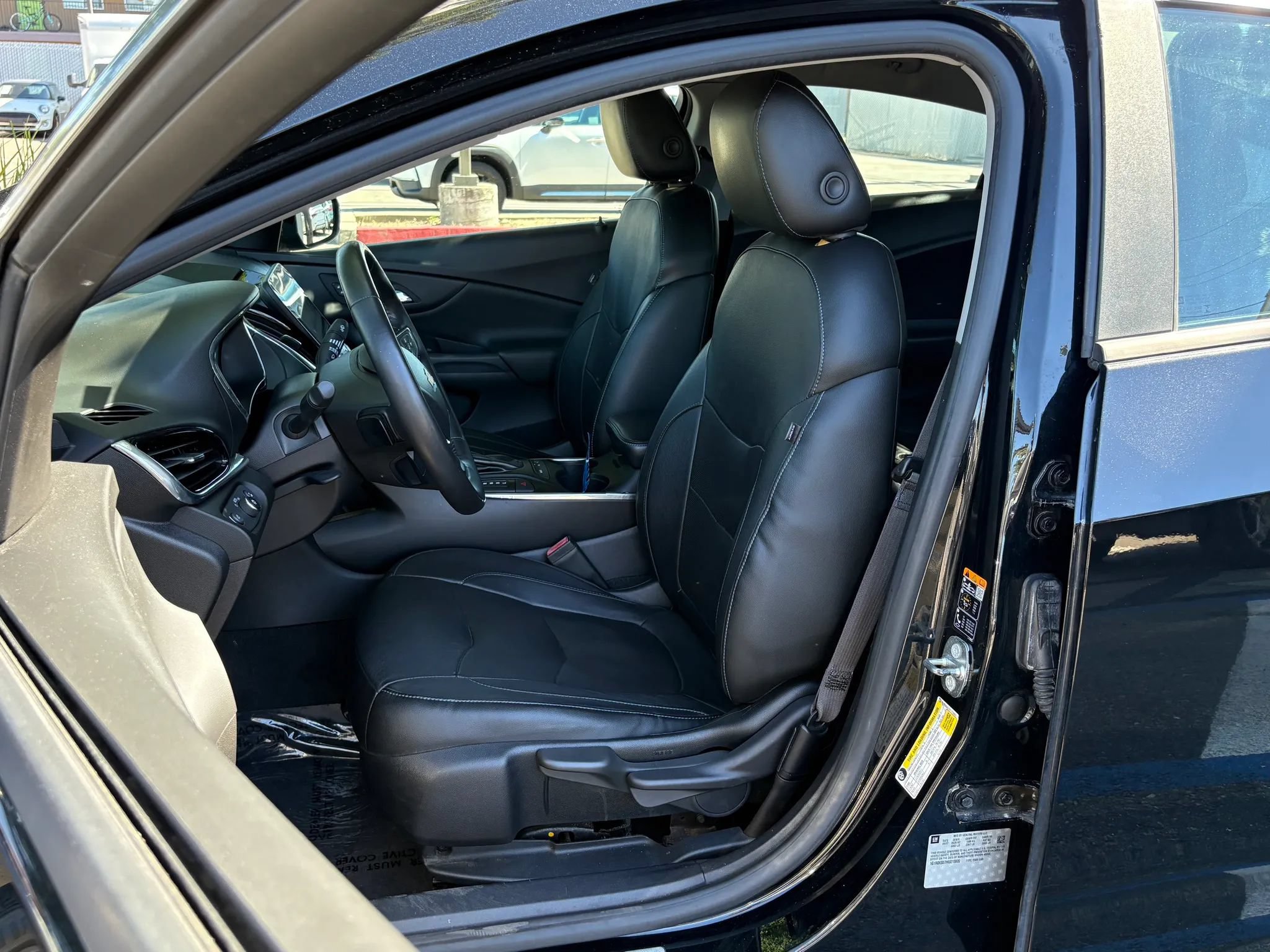 Used 2017 Chevrolet Volt Premier w/ Driver Confidence II Package FWD image 10